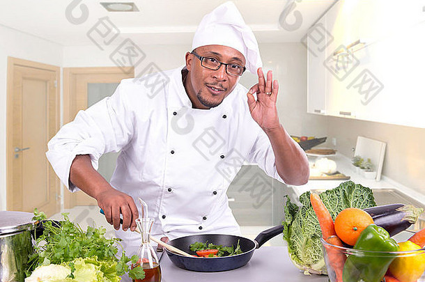 水果和蔬菜烹饪男厨师