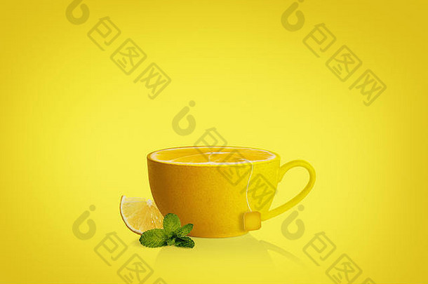 杯茶薄荷柠檬黄色的背景空白标签