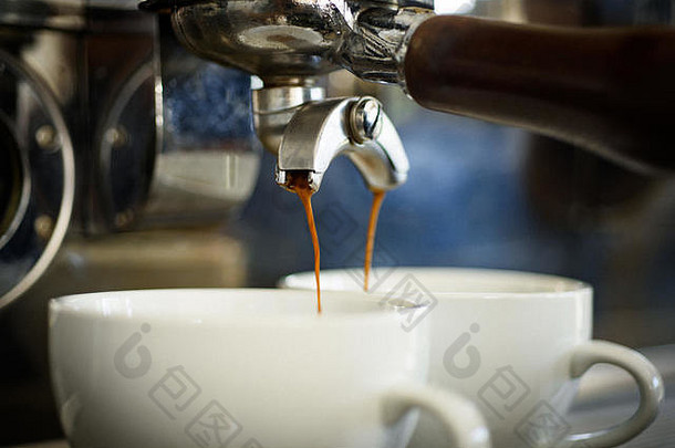 找到完美的味道热饮料机味道小杯服务咖啡表示使portafilter咖啡酿造咖啡馆