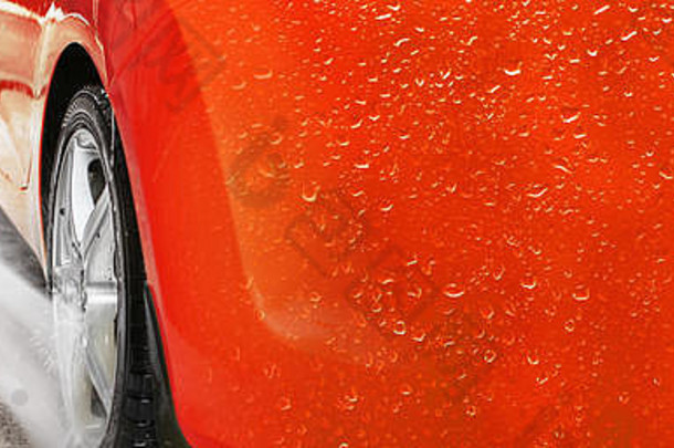 洗车横幅细节水流喷涂红色的车后轮滴水复制空间文本