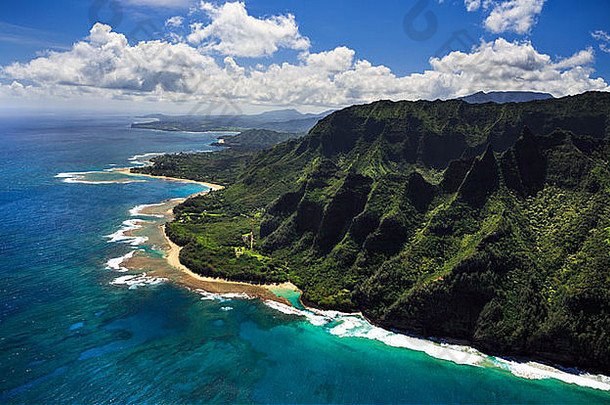 夏威夷考艾岛海滩和珊瑚礁系统鸟瞰图