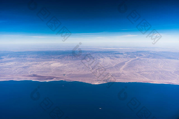 从飞机上看埃及的胡尔加达