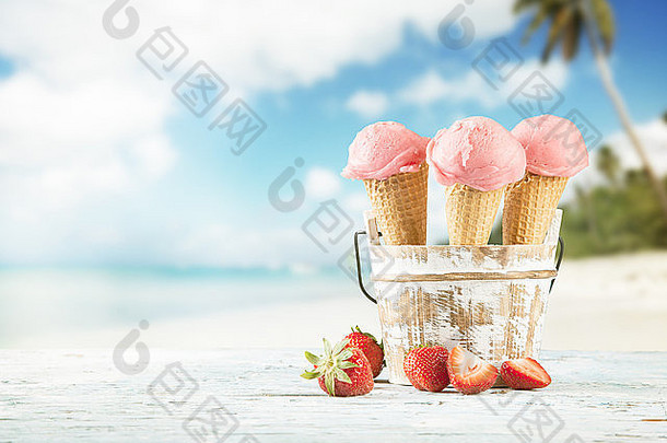 水果冰奶油模糊海滩背景服务木木板