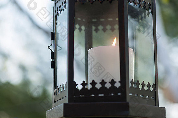 特写镜头蜡烛发光的灯笼湖森林基瓦丁的安大略加拿大