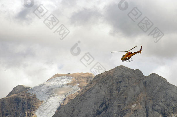 山救援直升机canazeimarmolada多洛米蒂意大利