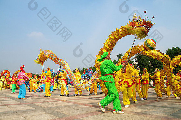 中国传统舞龙表演