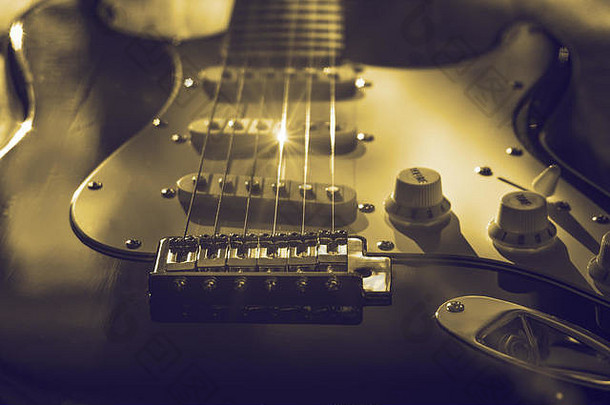 古董吉他斯特拉塔卡斯特系统关闭黄色的蓝色的爽肤水
