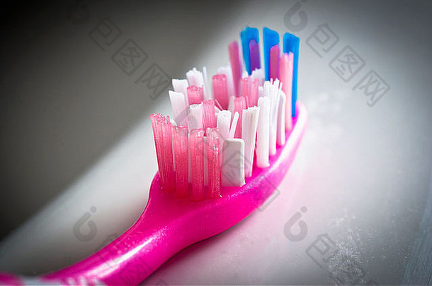 粉红色的牙刷