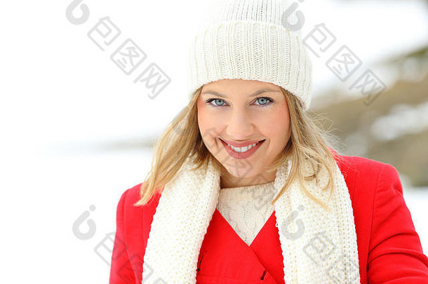 前面视图肖像美女人冬天雪山背景