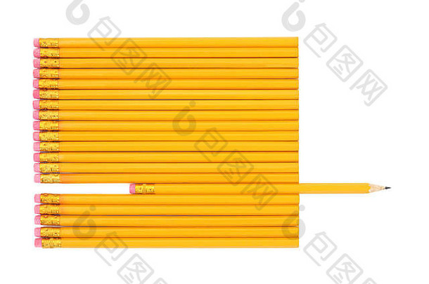 一支铅笔削尖并突出在白色背景上的铅铅笔。