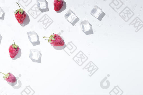 白底鲜草莓冰块