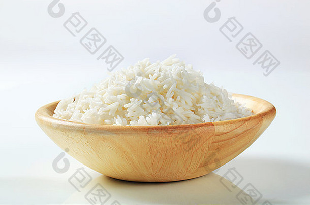 煮熟的白色大米木碗