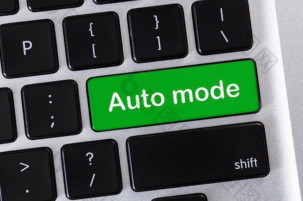 带文本自动模式的绿色笔记本电脑按钮