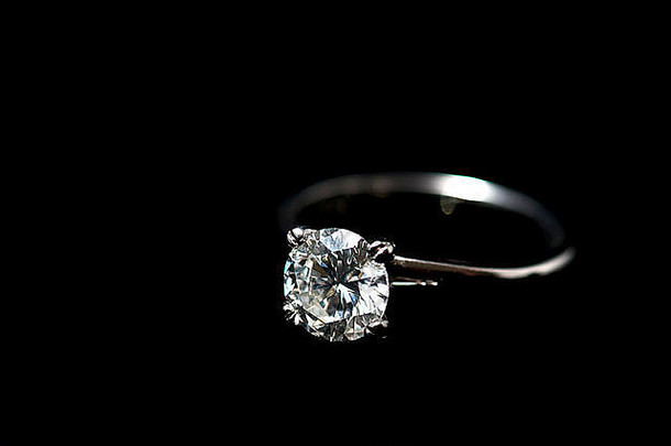 黑色钻石订婚戒指
