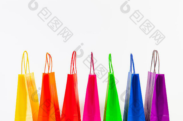 集色彩斑斓的空购物袋孤立的白色背景出售消费主义广告零售概念色彩斑斓的购物袋