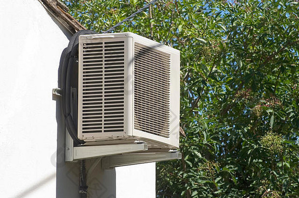 法国南部一座老石屋的空调系统