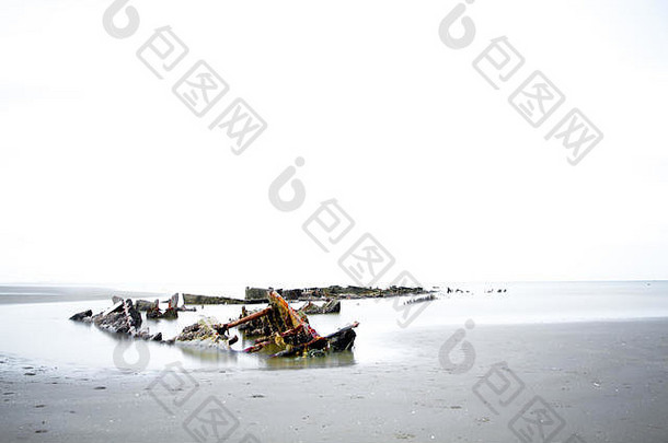 第二次世界大战敦刻尔克布雷沙丘海滩上的残骸-迪纳摩行动