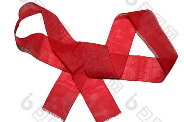 绕成领带形状的红丝带