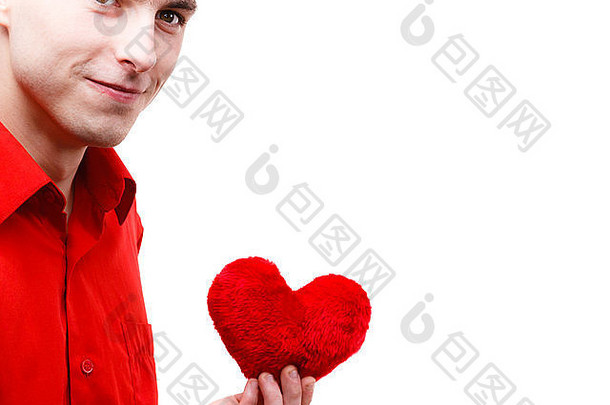 男子手持红心爱情象征。情人节快乐观
