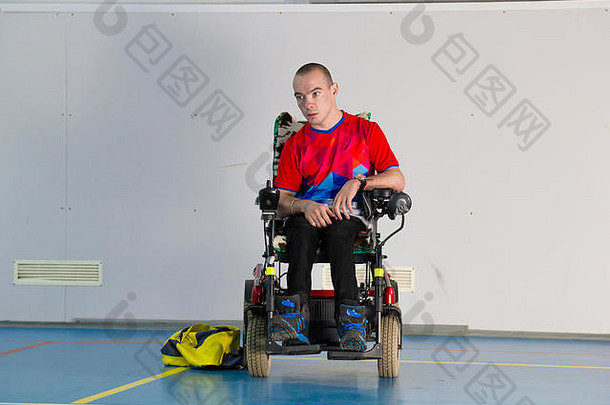 博西亚。坐在轮椅上的残疾运动员。