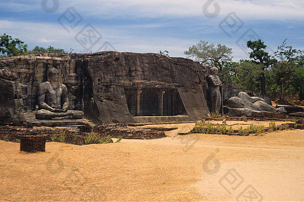 宽视图雕像佛女孩维哈拉Polonnaruwa丹布勒斯里兰卡斯里兰卡南亚洲
