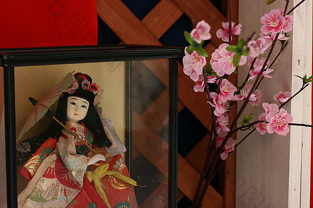 日本娃娃和樱花