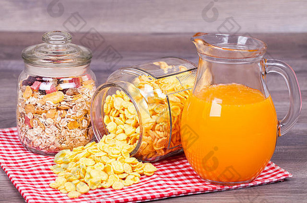 玉米片牛奶什锦早餐新鲜的挤压橙色汁木背景健康的食物概念健康的美味的餐理想的早餐