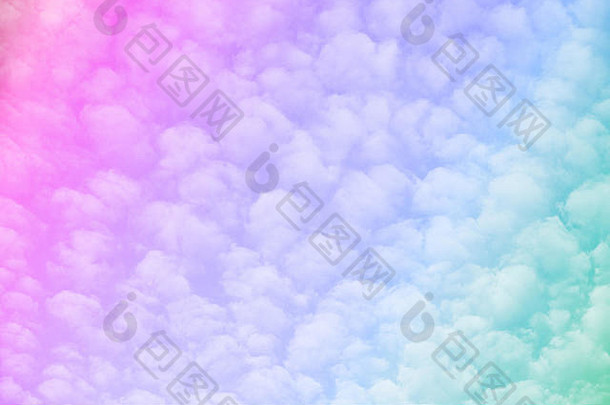 色彩斑斓的多云的天空梯度颜色
