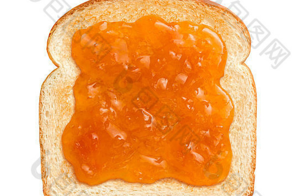 一片烤白面包上杏子蜜饯的鸟瞰图。白色的隔离带。