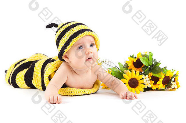 穿着蜜蜂服装的快乐小男孩