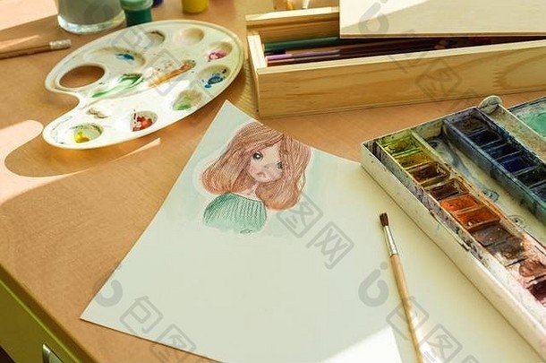 画水彩动漫女孩表格水彩油漆刷