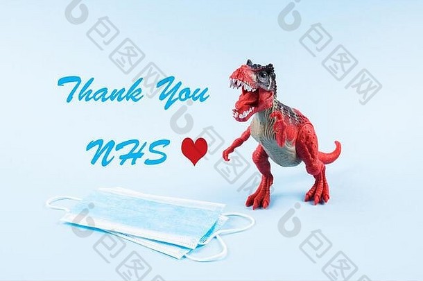 英国国民保健服务局工作人员的感谢卡上有有趣的恐龙