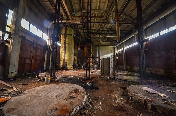 乌法废弃的化工厂（前苏联）。俄罗斯乌法的废弃工厂。俄罗斯工厂的工业观