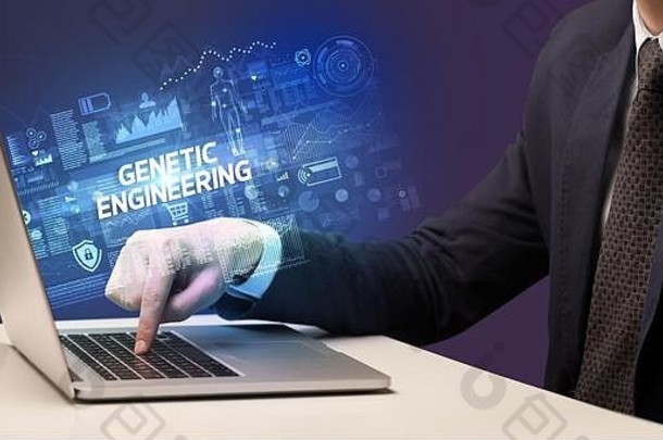 商人在笔记本电脑上写着基因工程铭文，网络技术概念