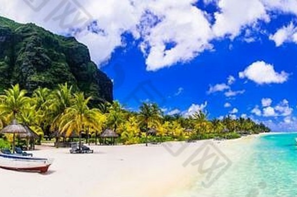 热带岛屿风光。毛里求斯拥有美丽的海滩和奢华的度假胜地。宁静放松的假期