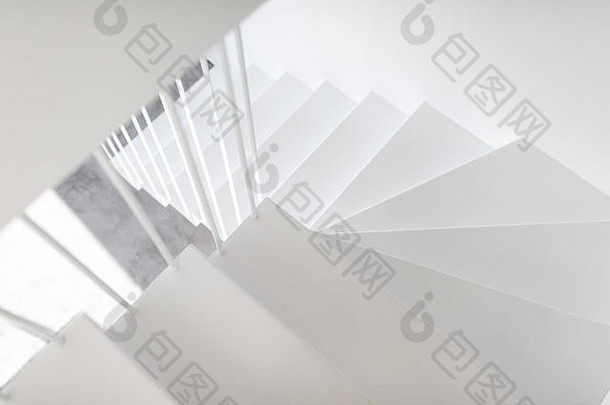 现代简约金属楼梯，白色，垂直栏杆，近景