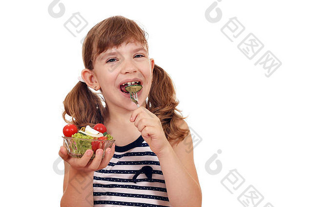 快乐的小女孩在吃沙拉