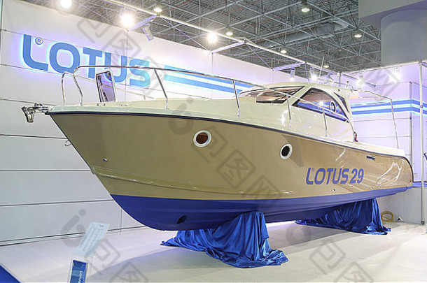 莲花29号游艇在第九届北汽欧亚船展上展出
