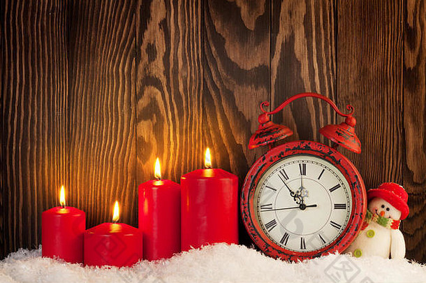 圣诞节背景蜡烛报警时钟雪人雪前面木墙复制空间