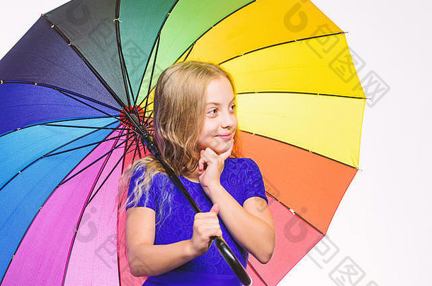 快乐童年学校时间秋天时尚孩子思考女孩伞感觉受保护的秋天一天小女孩伞多雨的天气怀旧情绪