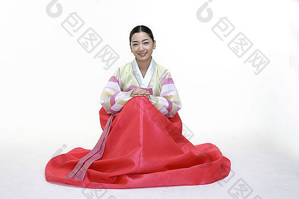 年轻的女人传统的朝鲜文衣服