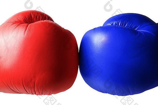蓝色的红色的拳击手套关闭孤立的白色背景