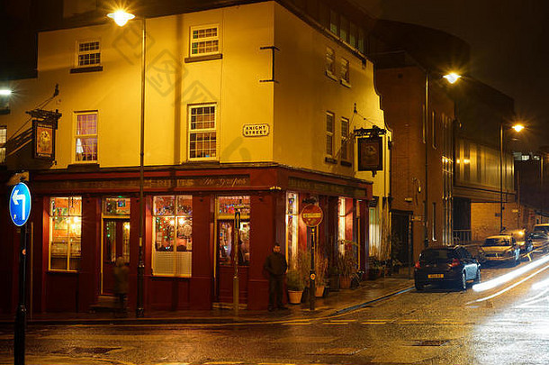 利物浦骑士街葡萄酒店。不要与2018年2月拍摄的Matthew St.图像中的葡萄混淆。