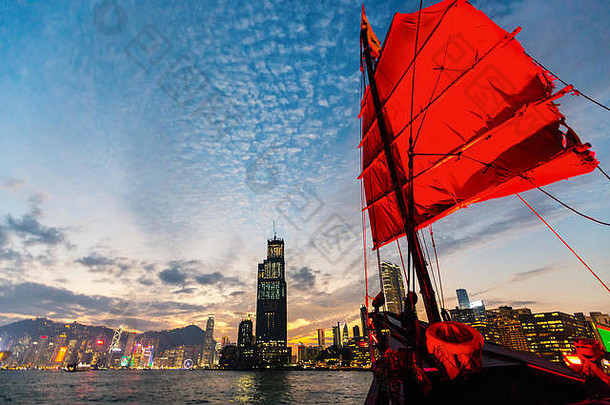 垃圾船红色的帆在香港香港