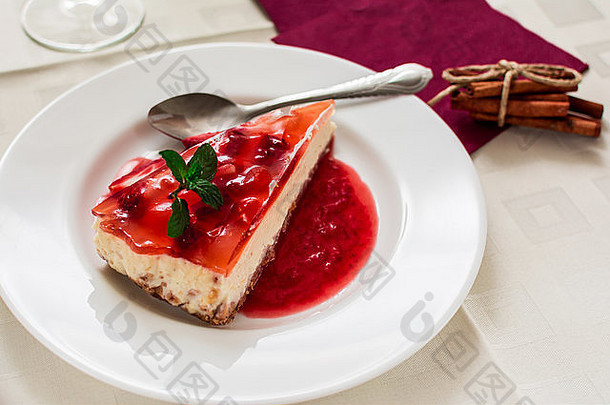 意大利传统甜点乳清干酪蛋糕配草莓