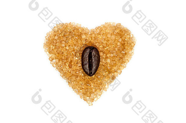 心形红糖，中间有一个咖啡豆，孤立于白色