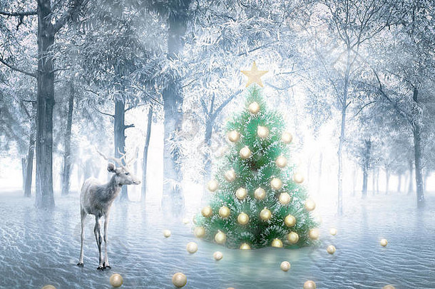 雪林中装饰着驯鹿的圣诞树