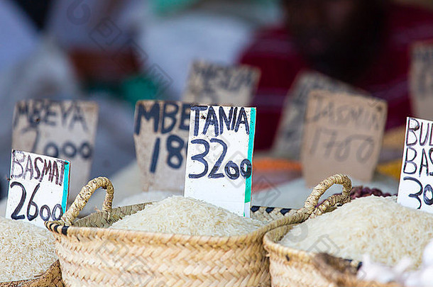 传统的食物市场桑给巴尔非洲