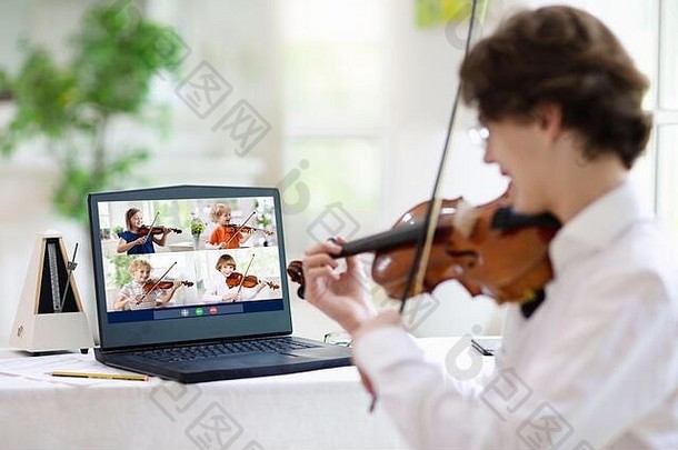 小提琴教训在线老师孩子玩小提琴电脑远程学习首页艺术孩子孩子们音乐的仪器视频闲谈，聊天