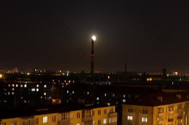 城市户外工厂烟囱月亮